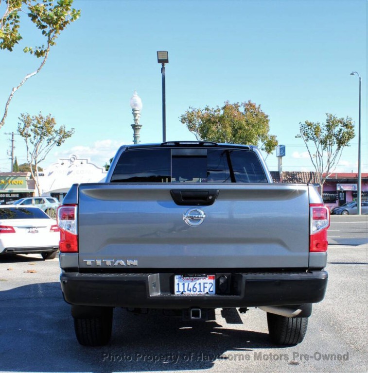 2017 Nissan Titan Image 8
