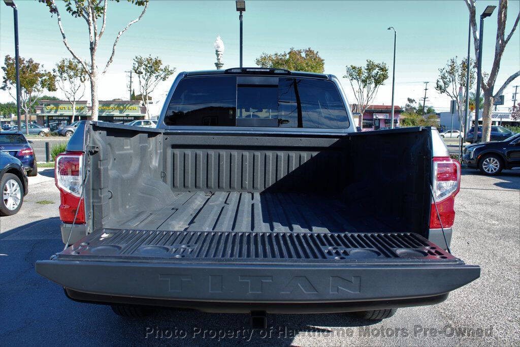 2017 Nissan Titan Image 9