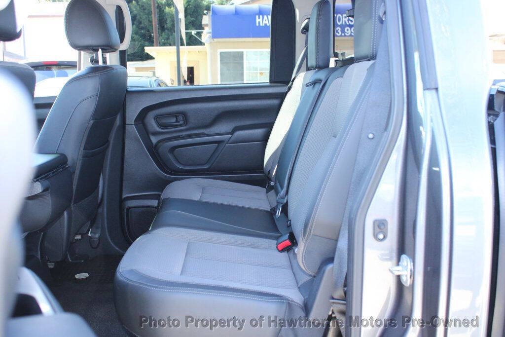 2017 Nissan Titan Image 12