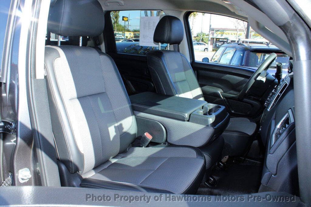 2017 Nissan Titan Image 13