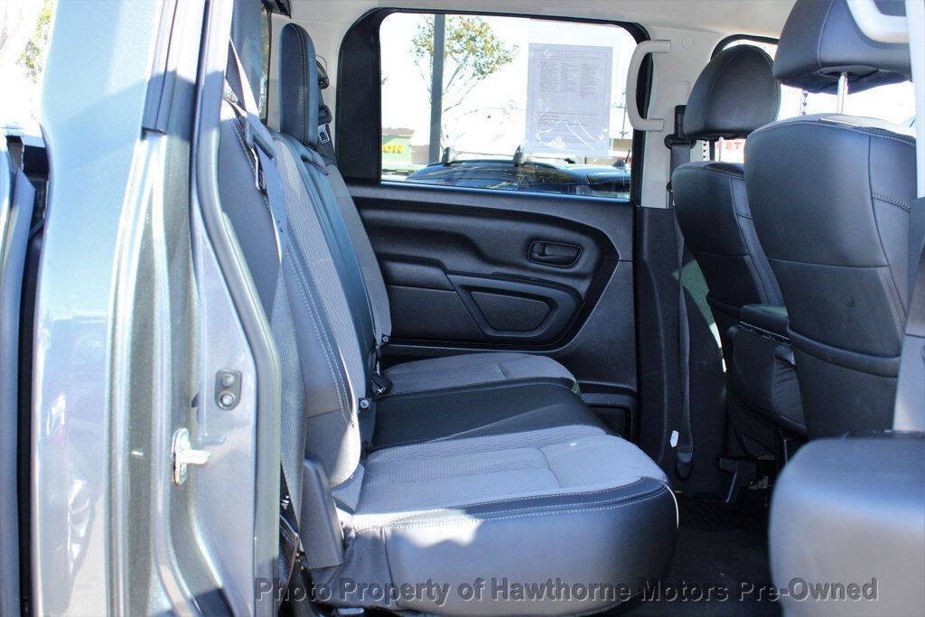 2017 Nissan Titan Image 14