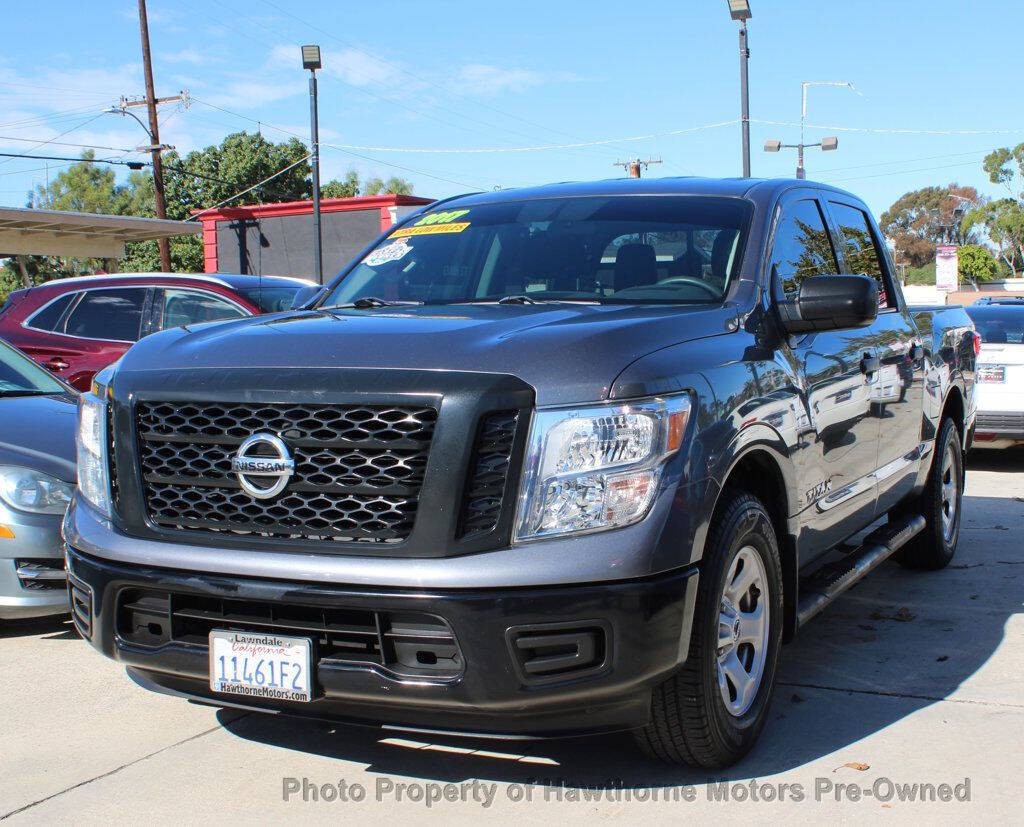 2017 Nissan Titan Image 18