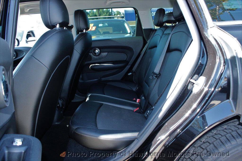 2017 MINI Cooper Clubman Image 10