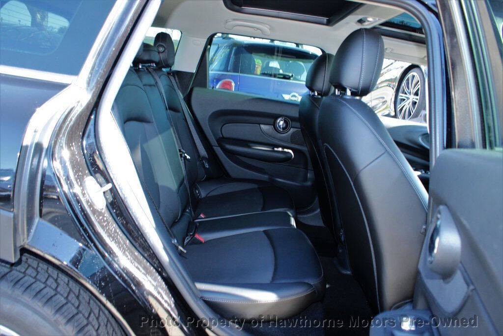 2017 MINI Cooper Clubman Image 12