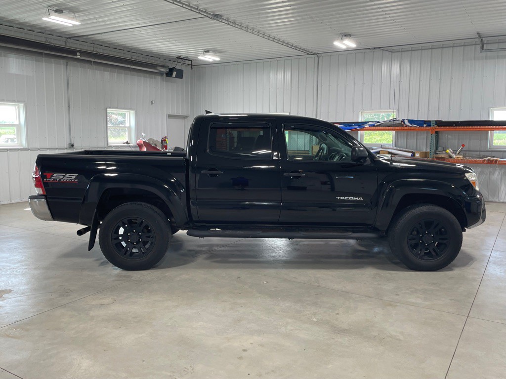2015 Toyota Tacoma Image 8