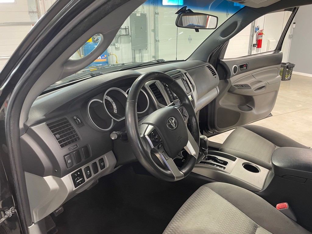 2015 Toyota Tacoma Image 9