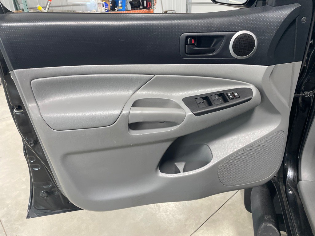 2015 Toyota Tacoma Image 11
