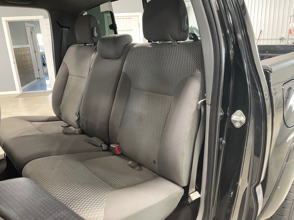 2015 Toyota Tacoma Image 13