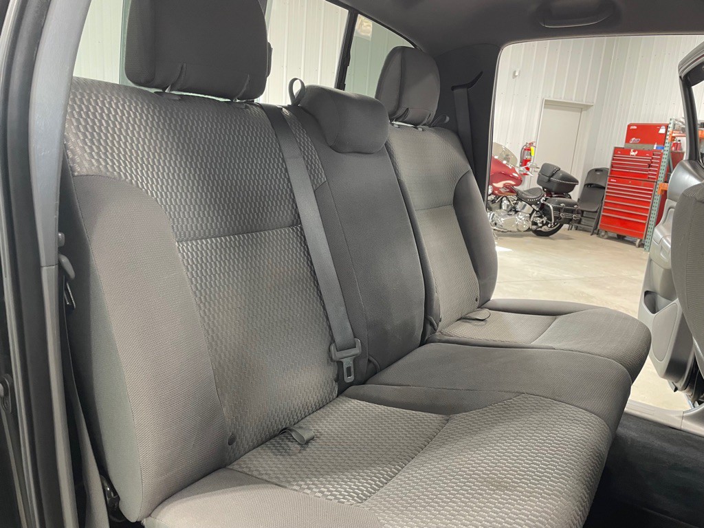 2015 Toyota Tacoma Image 18