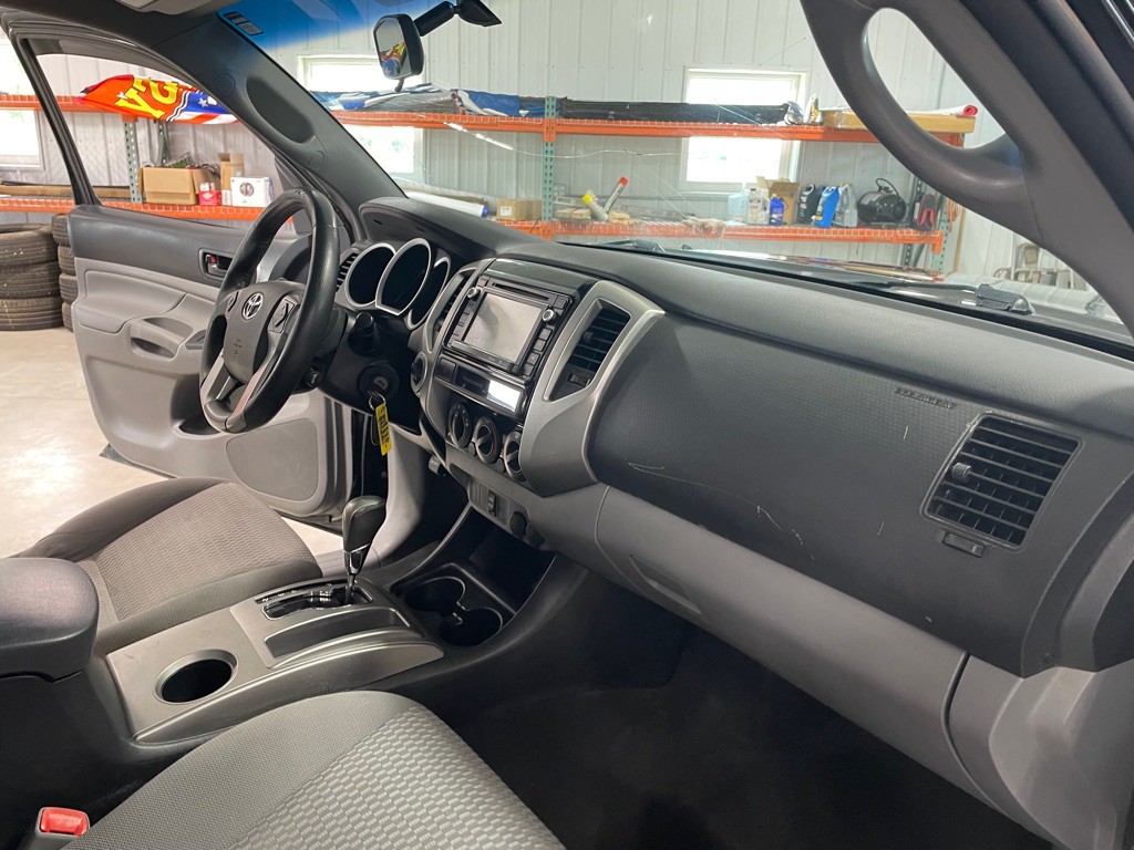 2015 Toyota Tacoma Image 22