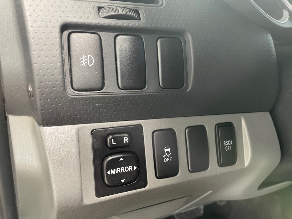 2015 Toyota Tacoma Image 25