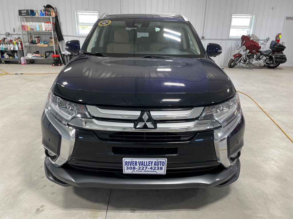 2017 Mitsubishi Outlander Image 2