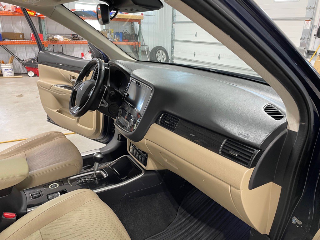 2017 Mitsubishi Outlander Image 12
