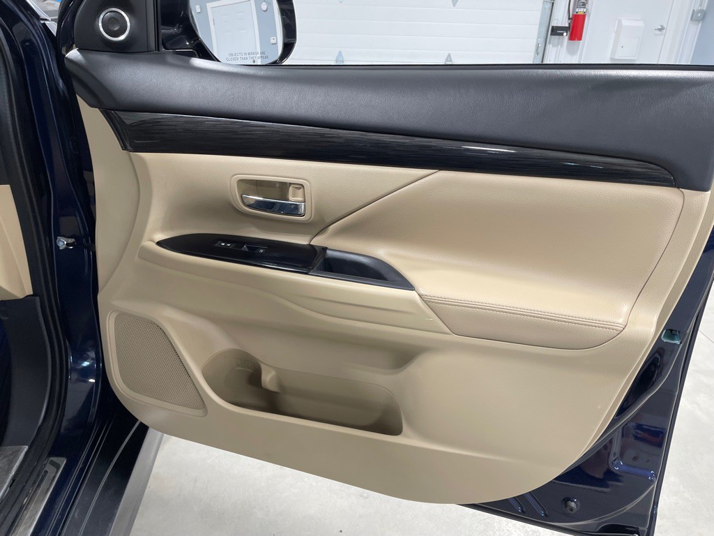 2017 Mitsubishi Outlander Image 14