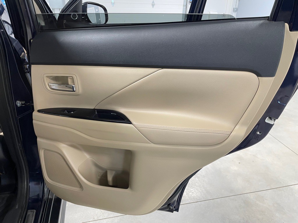 2017 Mitsubishi Outlander Image 20