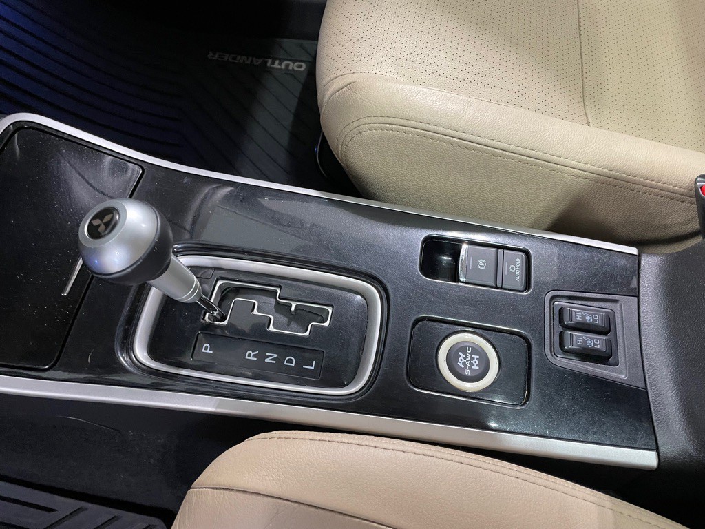 2017 Mitsubishi Outlander Image 27