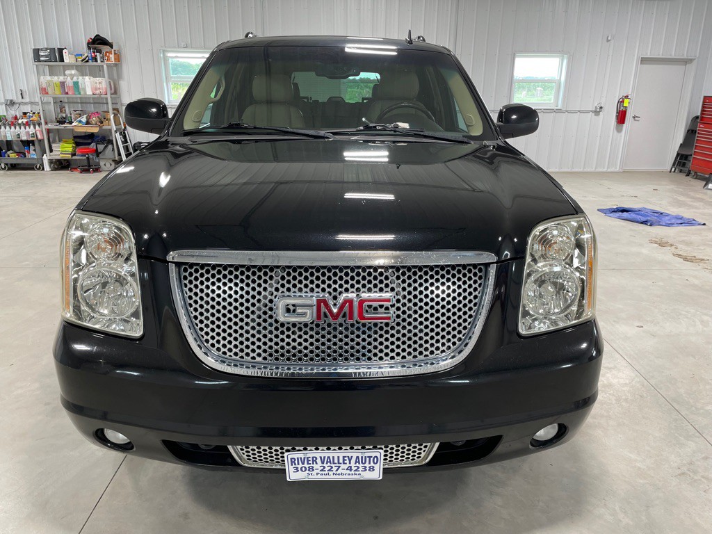 2010 GMC Yukon Image 2