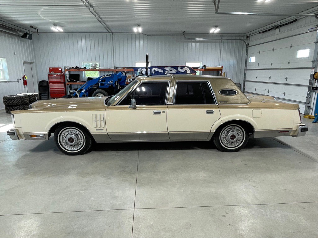 1983 Lincoln Mark VI Image 2
