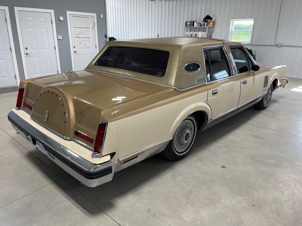 1983 Lincoln Mark VI Image 5