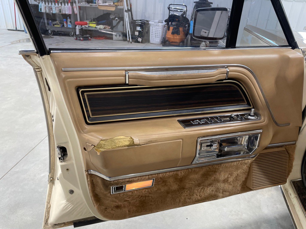 1983 Lincoln Mark VI Image 10