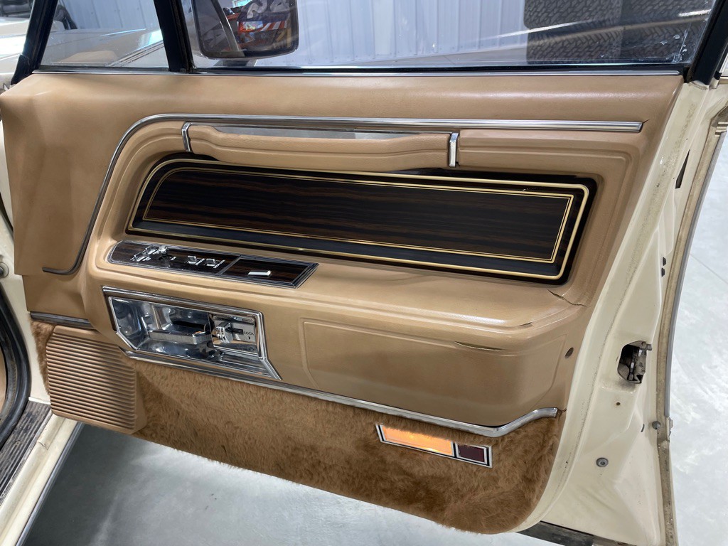 1983 Lincoln Mark VI Image 19