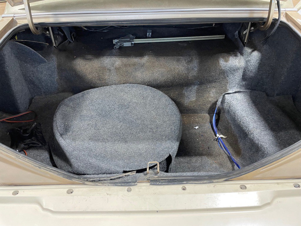 1983 Lincoln Mark VI Image 25