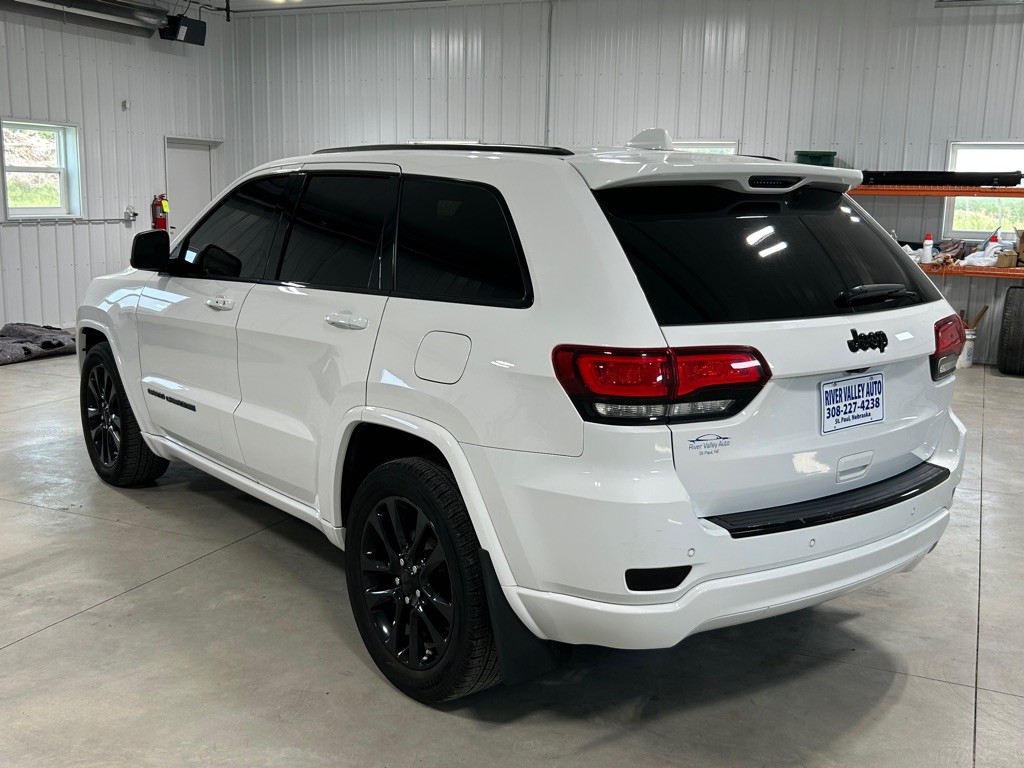 2017 Jeep Grand Cherokee Image 3