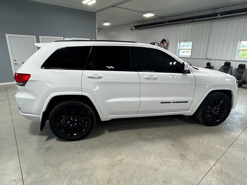 2017 Jeep Grand Cherokee Image 4