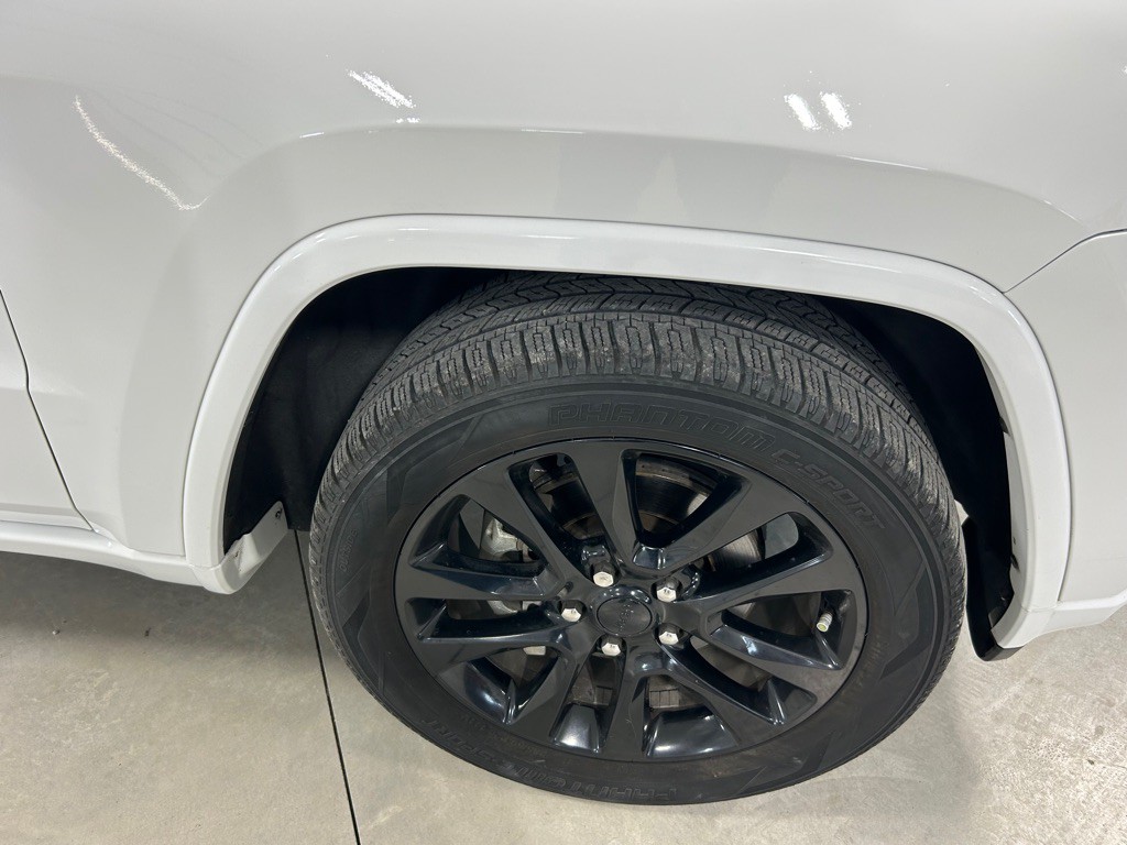 2017 Jeep Grand Cherokee Image 8