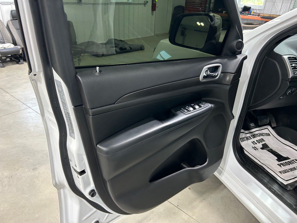 2017 Jeep Grand Cherokee Image 24