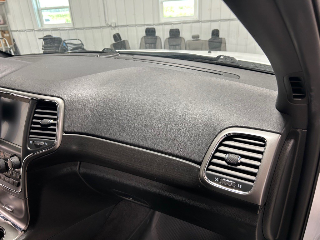 2017 Jeep Grand Cherokee Image 32