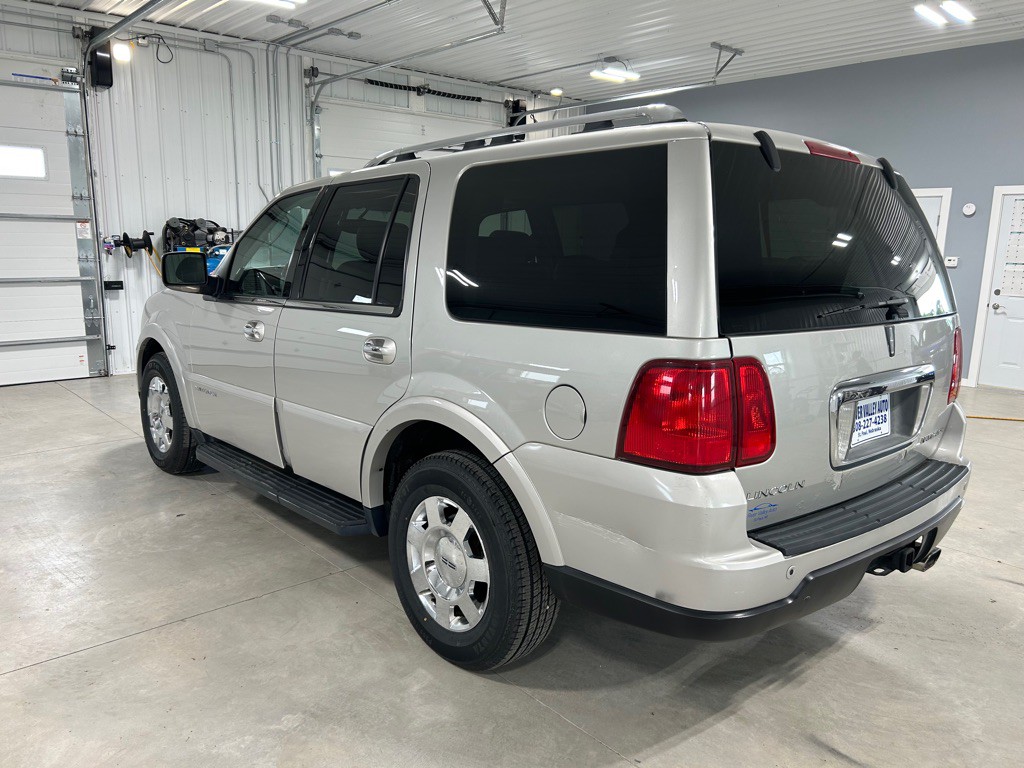 2005 Lincoln Navigator Image 4