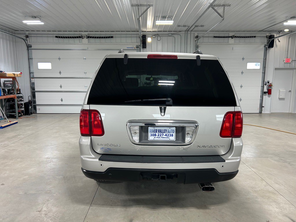 2005 Lincoln Navigator Image 5