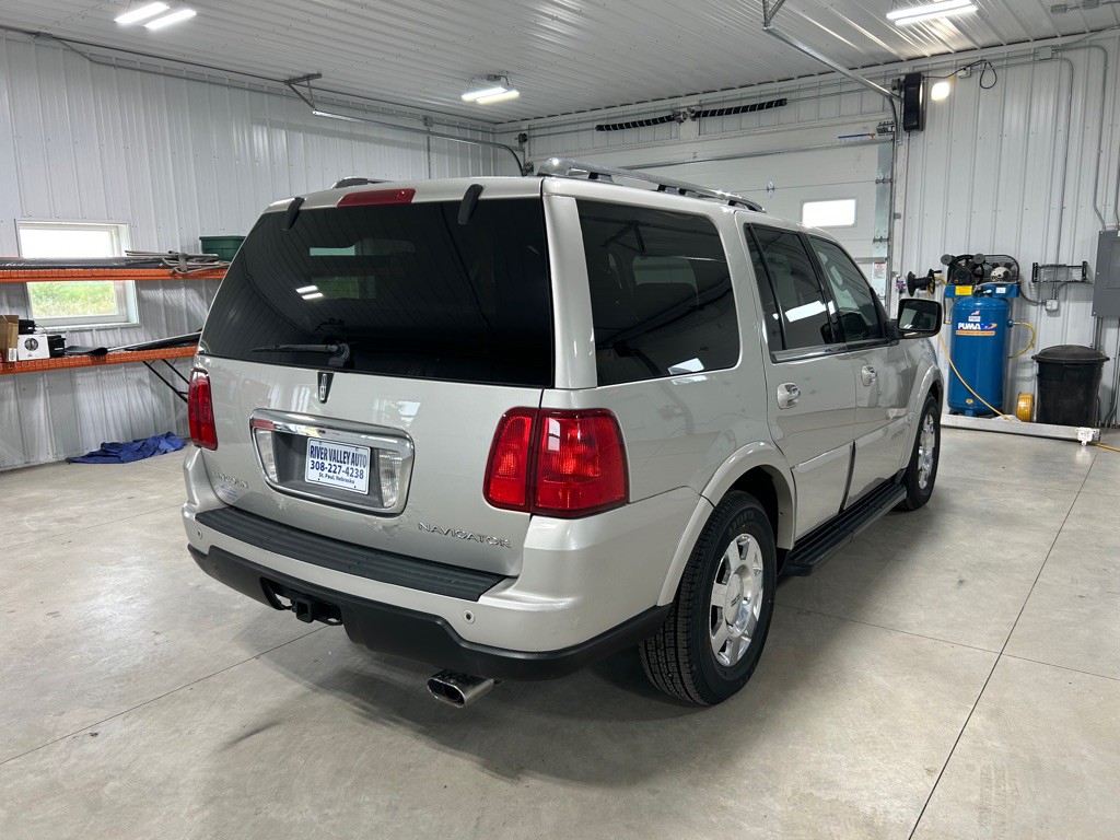 2005 Lincoln Navigator Image 6