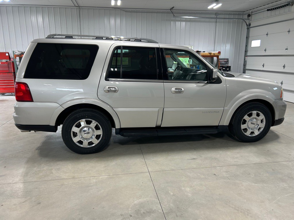 2005 Lincoln Navigator Image 7