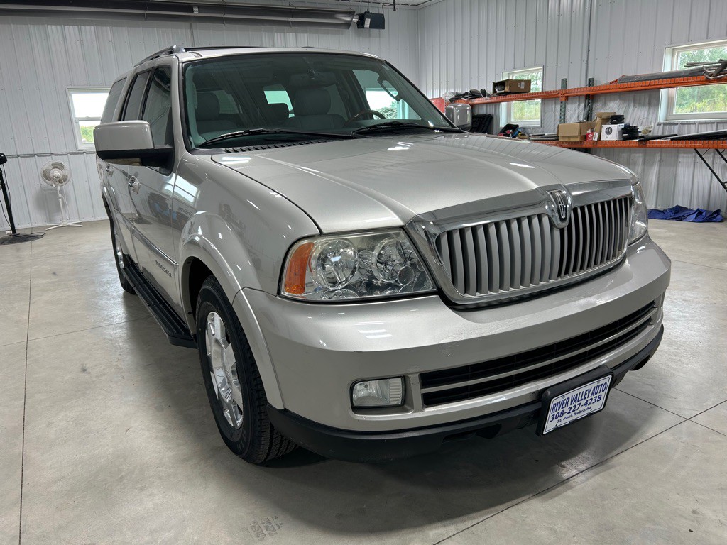 2005 Lincoln Navigator Image 9
