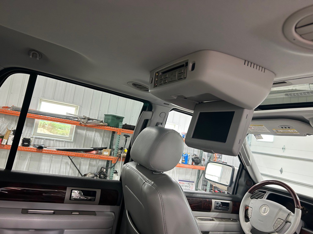 2005 Lincoln Navigator Image 16