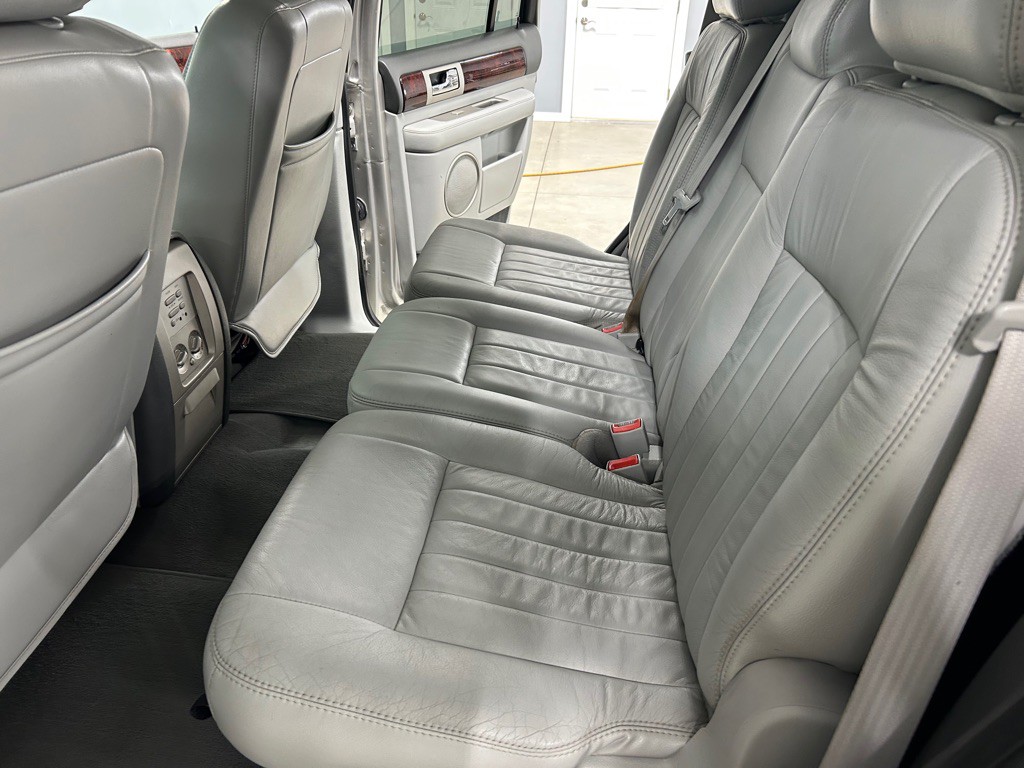 2005 Lincoln Navigator Image 21