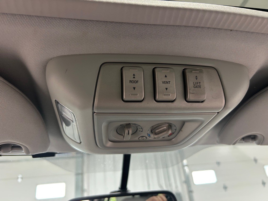 2005 Lincoln Navigator Image 29