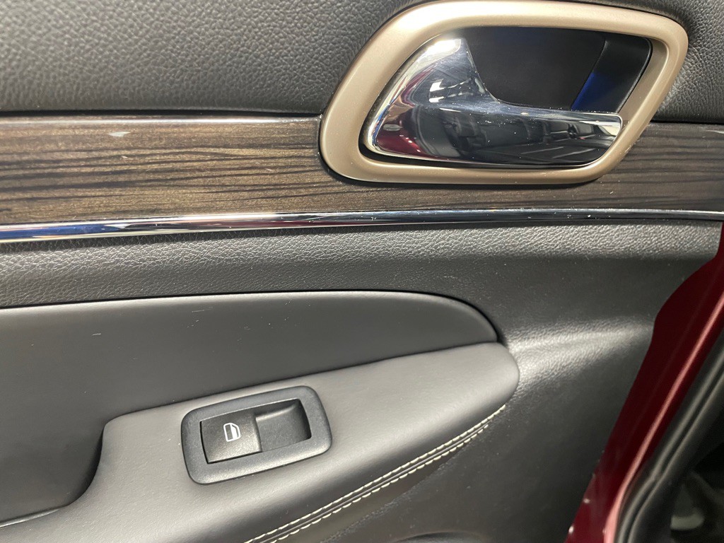 2017 Jeep Grand Cherokee Image 17