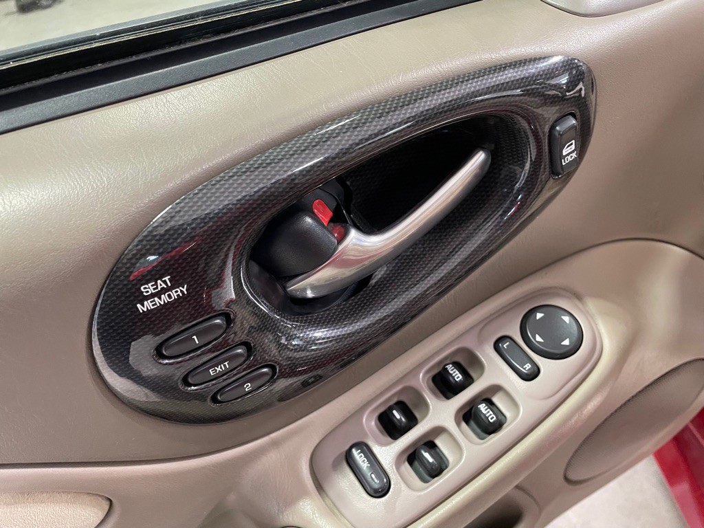 2005 Pontiac Bonneville Image 12