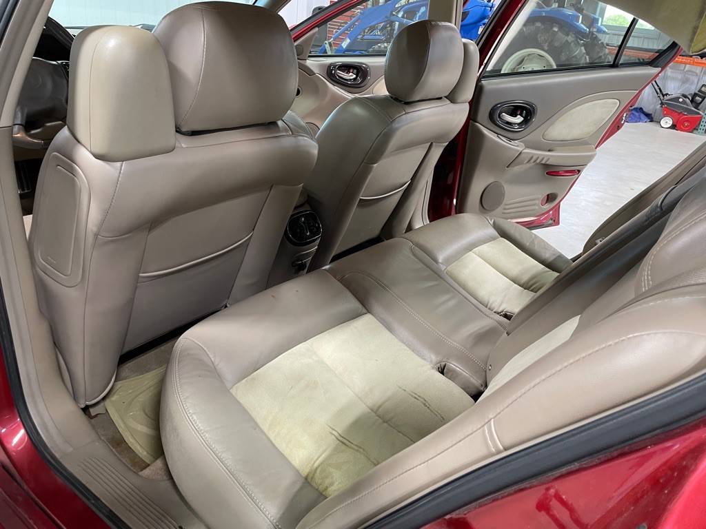 2005 Pontiac Bonneville Image 13