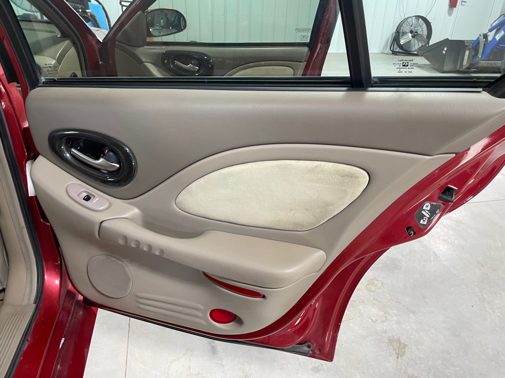 2005 Pontiac Bonneville Image 19