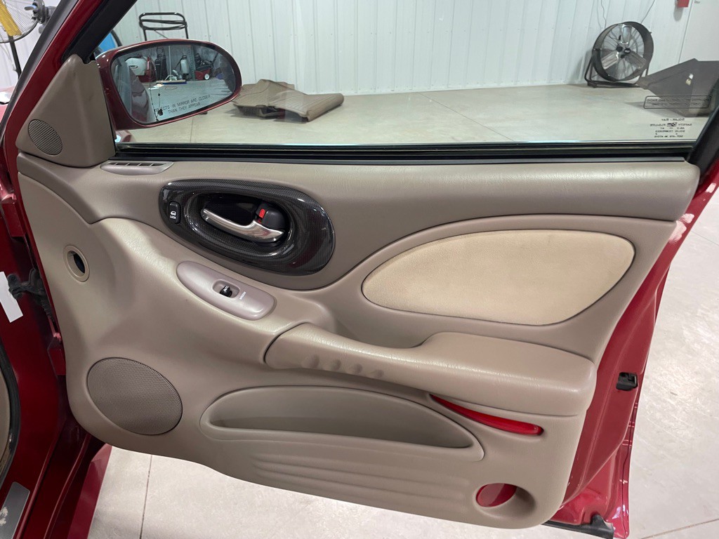 2005 Pontiac Bonneville Image 22