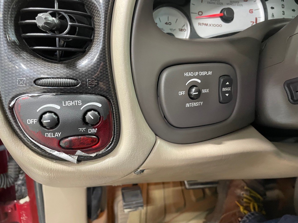 2005 Pontiac Bonneville Image 23
