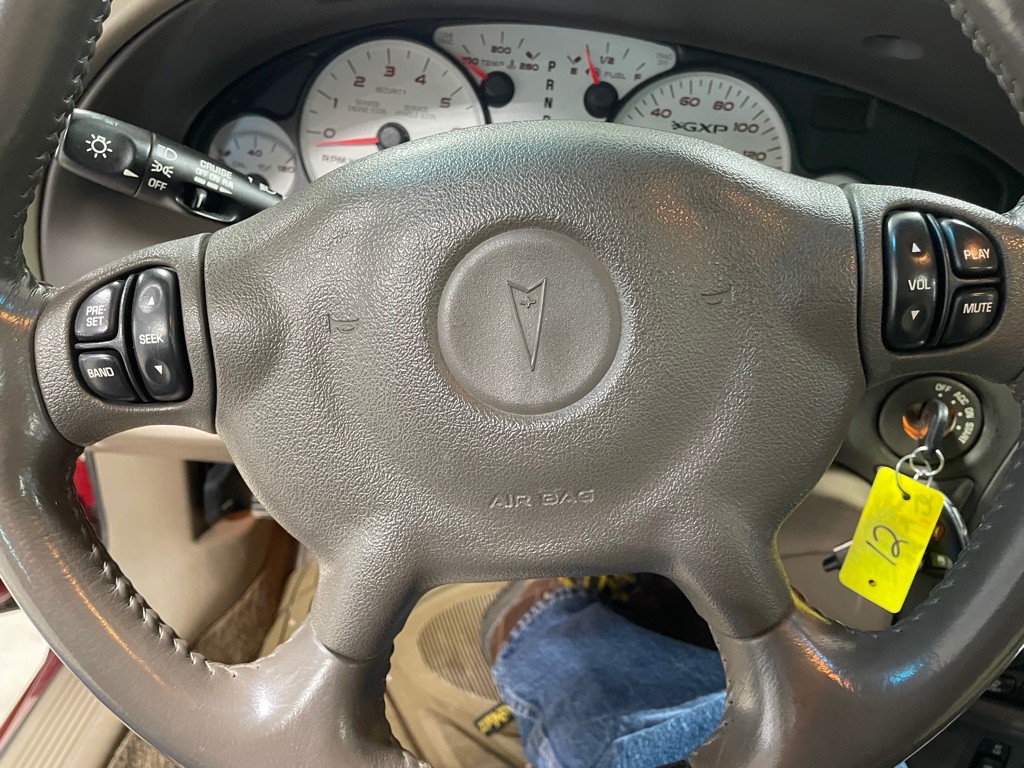 2005 Pontiac Bonneville Image 25
