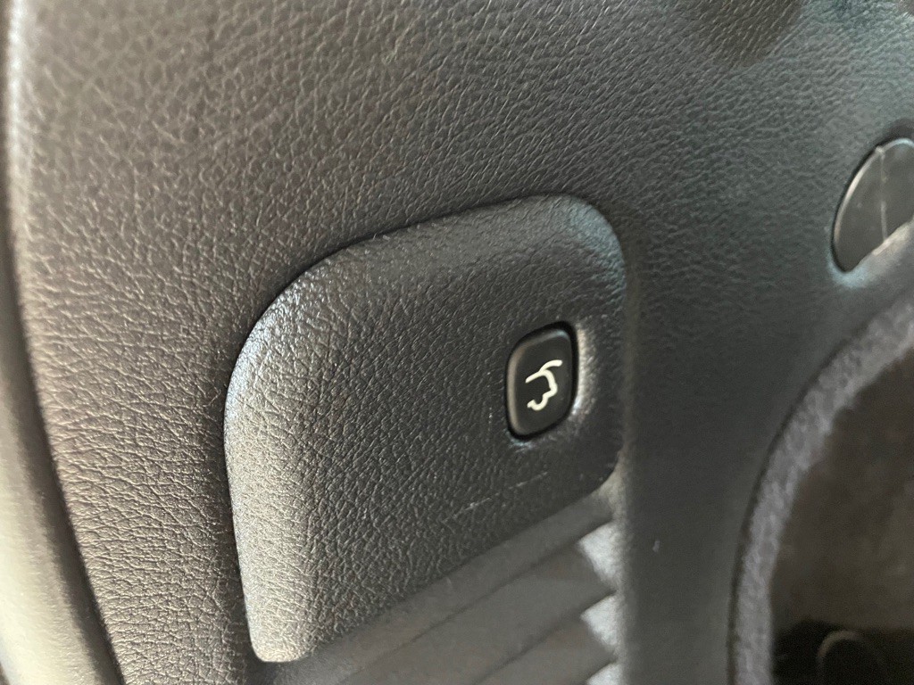 2011 Jeep Grand Cherokee Image 24