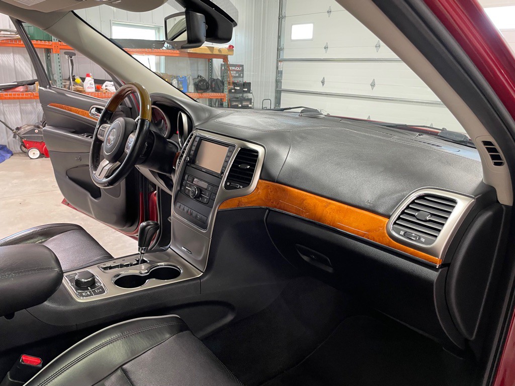 2011 Jeep Grand Cherokee Image 29