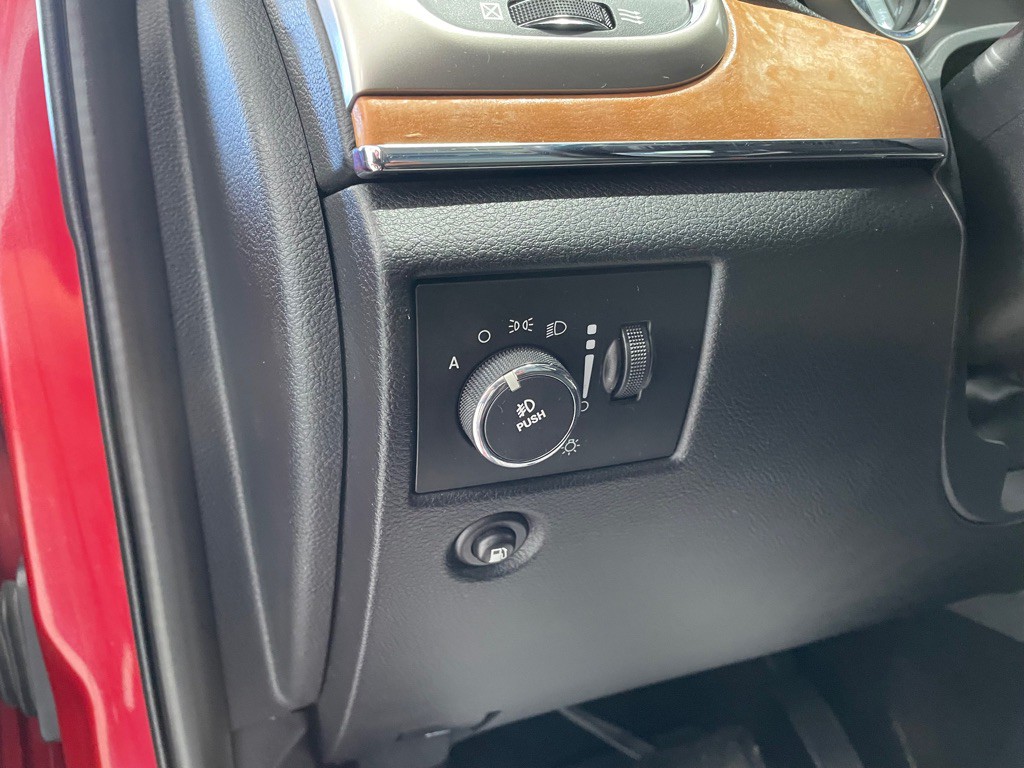 2011 Jeep Grand Cherokee Image 36