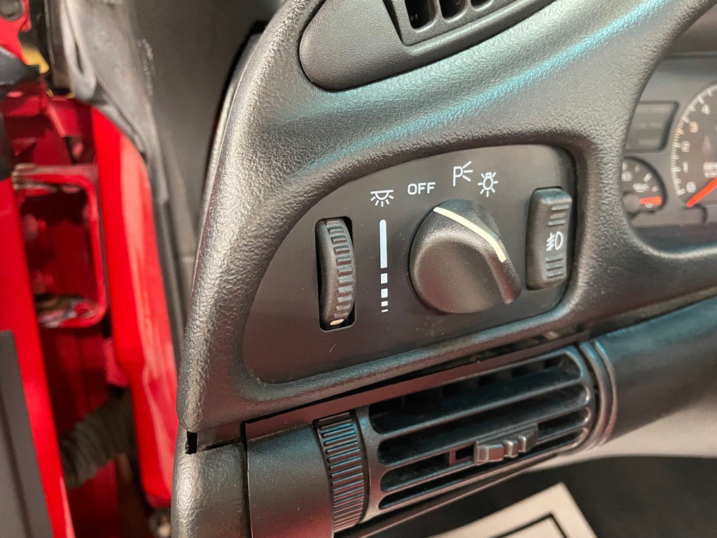 1994 Chevrolet Camaro Image 28